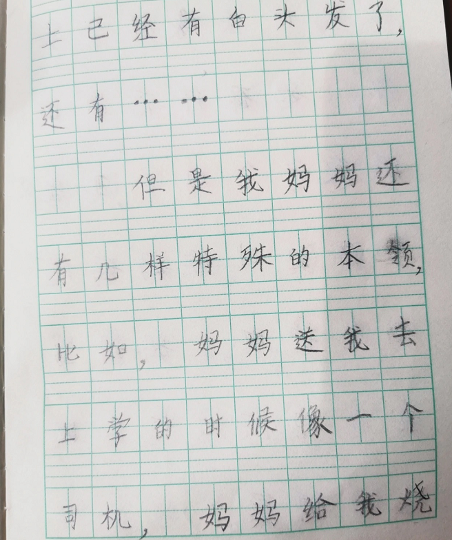 小学生作文《我的妈妈》走红，妈妈饰不同角色，看到最后感动老师